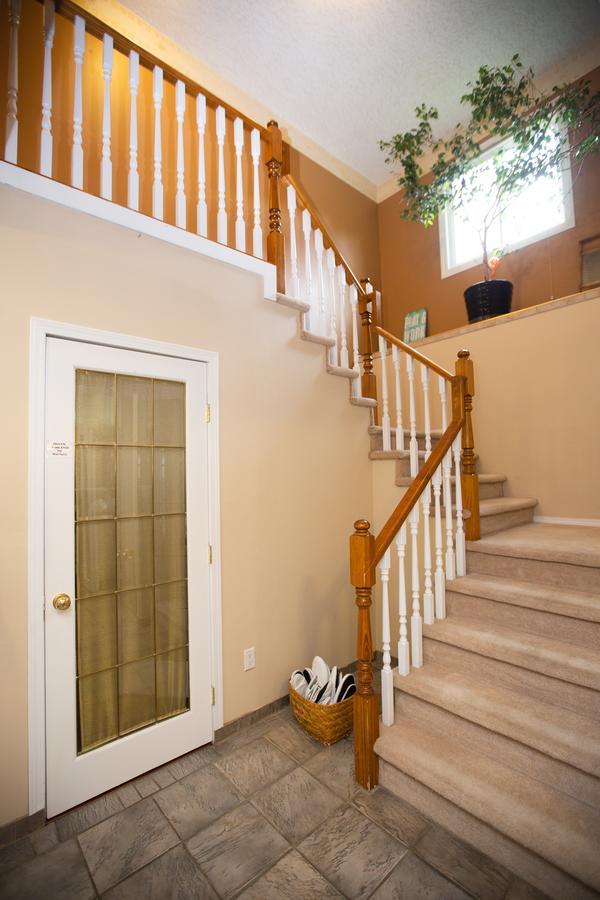 Alpenrose Revelstoke Bed & Breakfast المظهر الخارجي الصورة